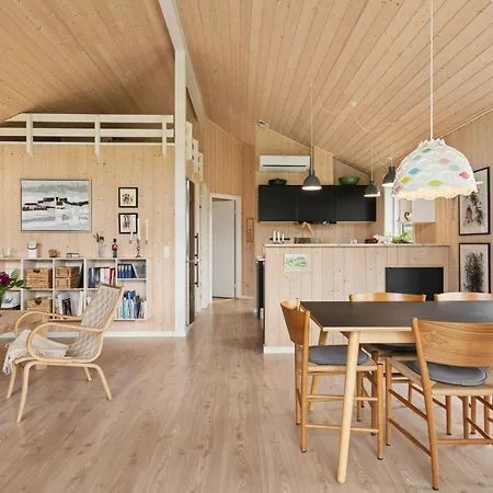 Semesterbostad Modernt Hus Nära Och På Helnaes *