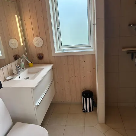 Semesterbostad Modernt Hus Nära Och På Helnaes