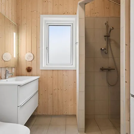 Modernt Hus Nära Och På Helnaes Semesterbostad