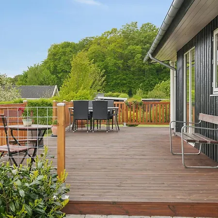 Modernt Hus Nära Och På Helnaes Semesterbostad